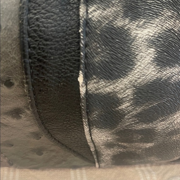 Carlos by Carlos Santana Red and Black Shoulder Bag - Picture 7 of 16